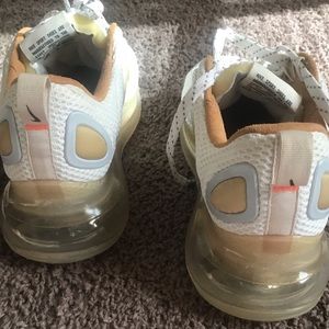 Men’s Air Max 720 size 9 white and gold